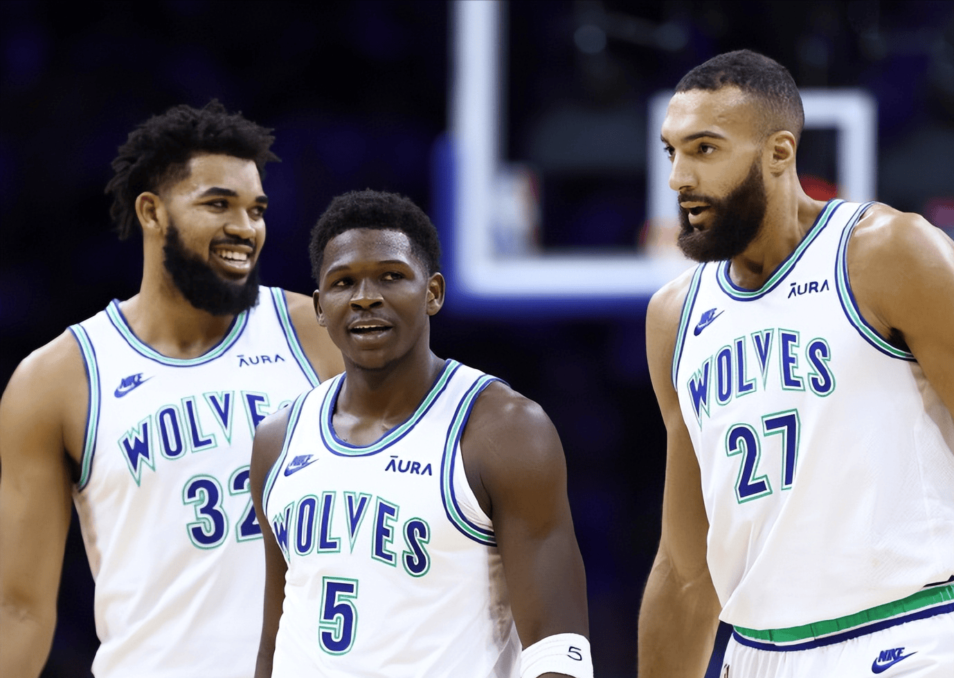 怒了！江苏发球稀烂快攻全无，0-3脆败天津，球迷：不如拼小将（江苏发球失准快攻乏力，0-3不敌天津，球迷建议大胆启用小将）