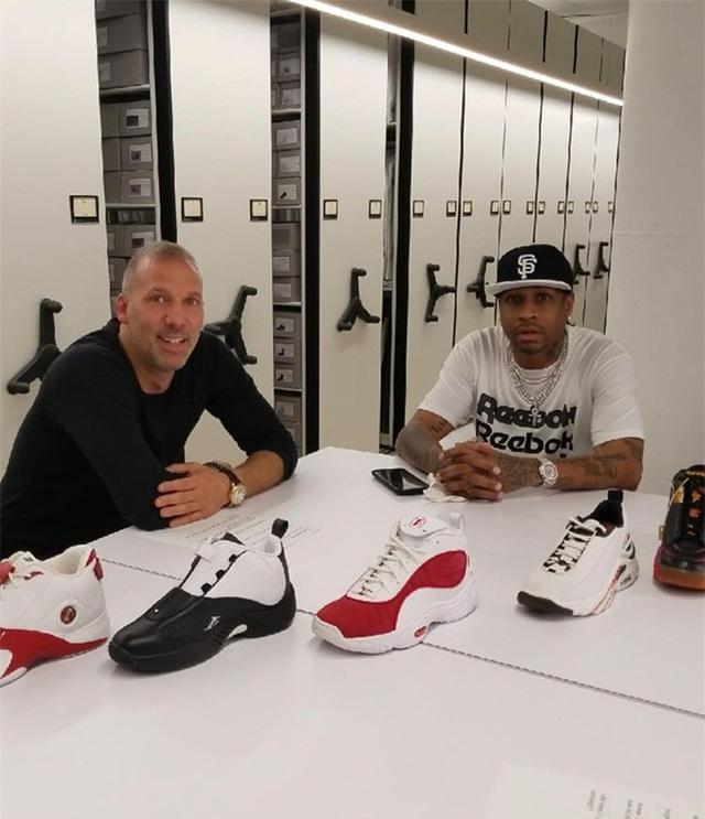 英超前瞻：热刺盼摆脱主场虫形象，曼联做客欲报4杀之仇（英超前瞻：热刺力求摘掉“主场虫”帽子，曼联客场誓雪“四杀”之仇）