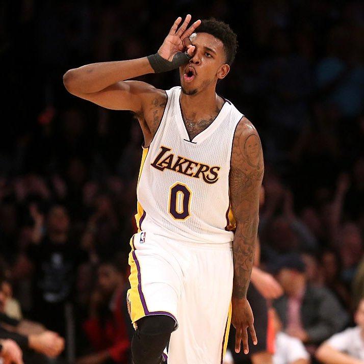 字母哥这时候的买房动作，真的让人浮想联翩啊！（字母哥此刻的置业操作，着实引人遐想）